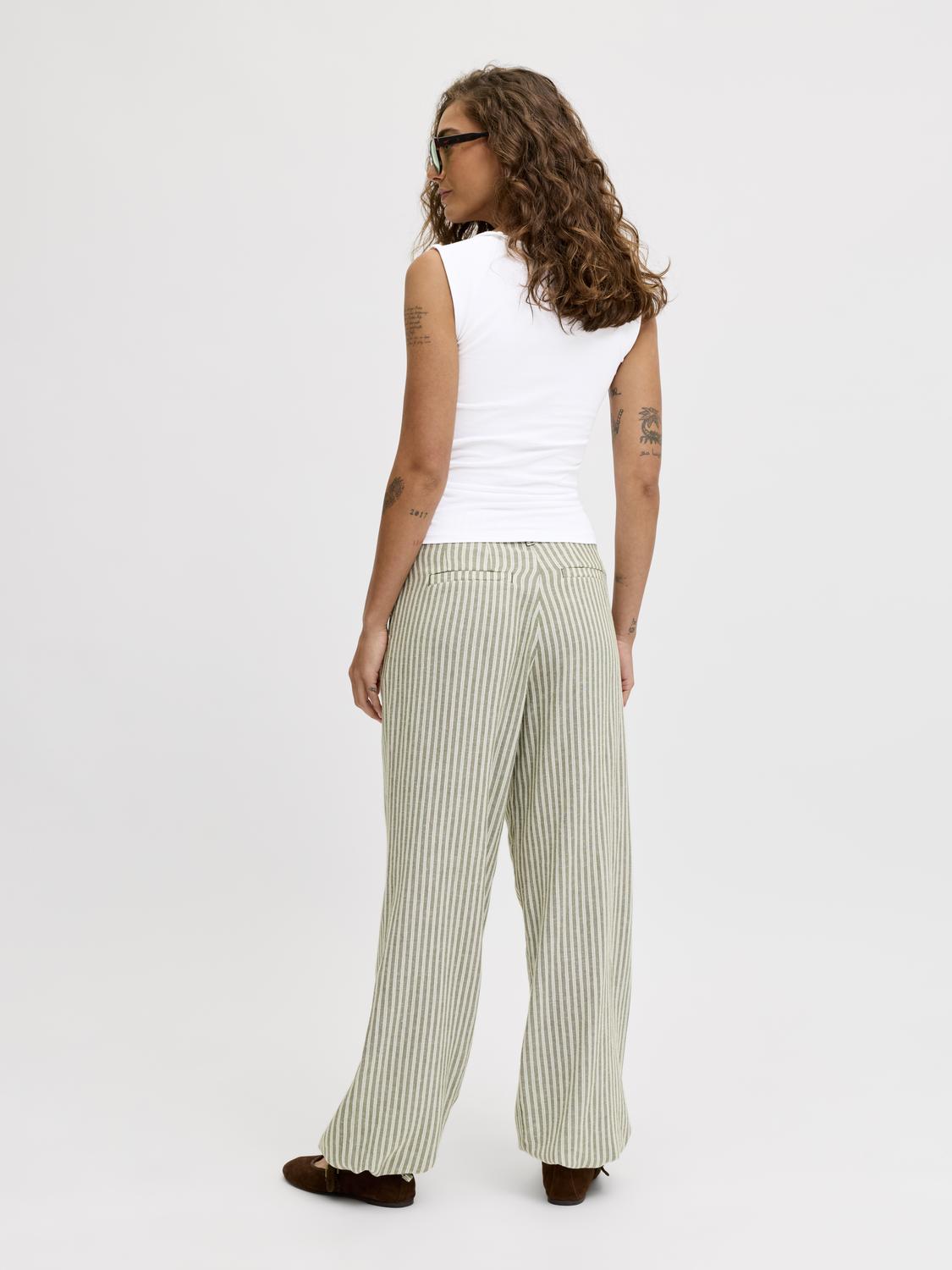 model_shot-back
